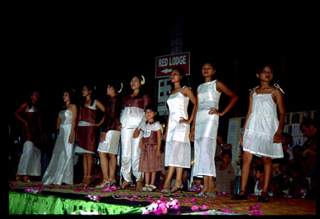 089' Défilé de mode à Siem Rep