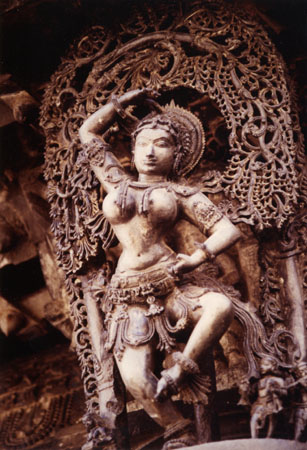 022 à l'intérieur d'un temple