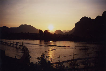 0008 Coucher de soleil sur la Nam Song