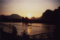 0008 Coucher de soleil sur la Nam Song